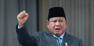 Pemimpin Indonesia, dalam kontrol kerusakan, memasang loyalis setelah protes