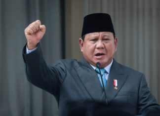 Pemimpin Indonesia, dalam kontrol kerusakan, memasang loyalis setelah protes