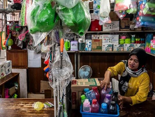 Indonesia Menghapus Bea Masuk LPG untuk Membatasi Harga Plastik